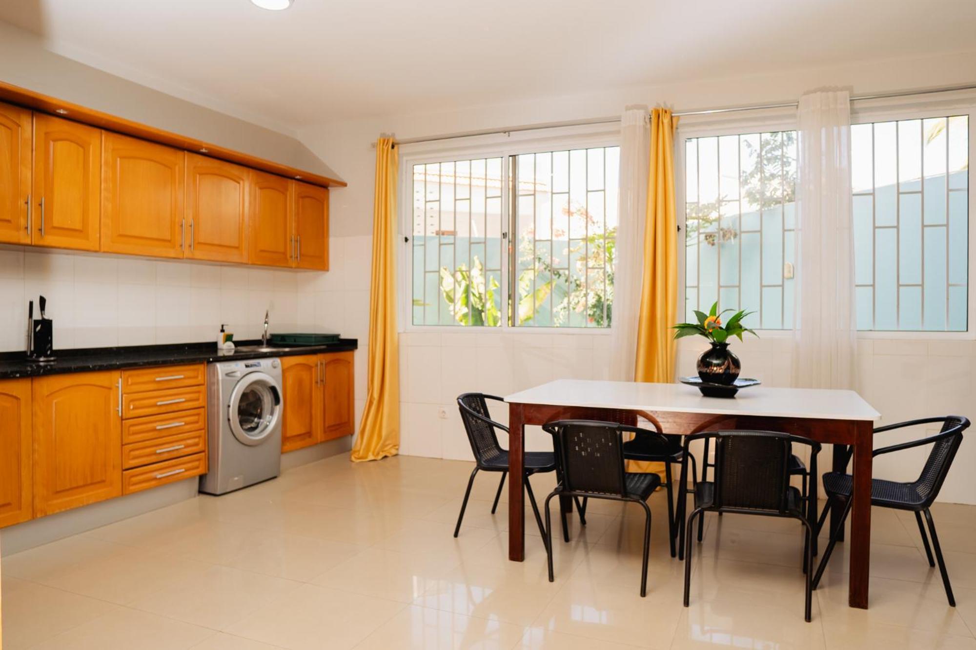 Praia Guest House Bagian luar foto
