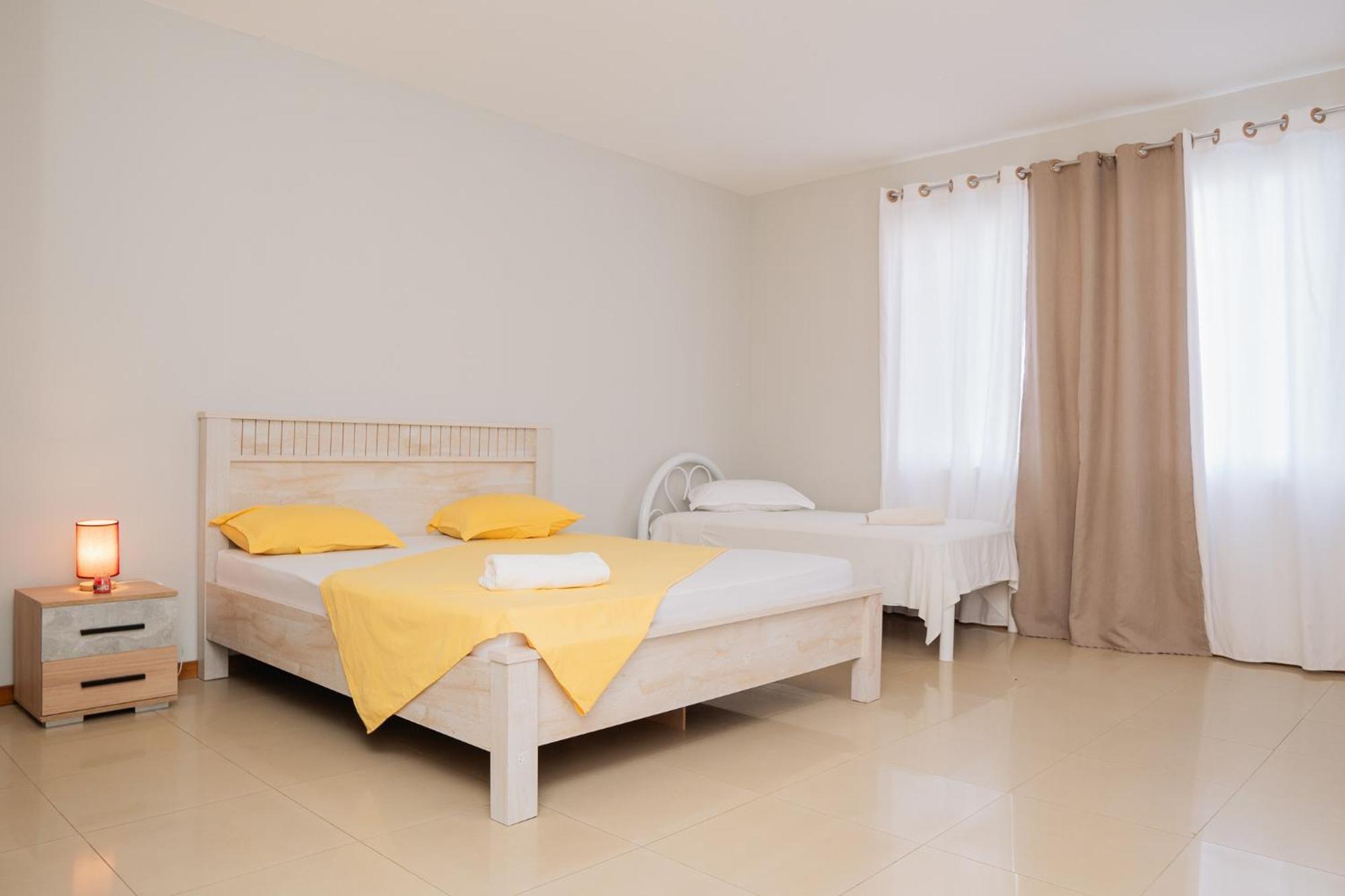 Praia Guest House Bagian luar foto