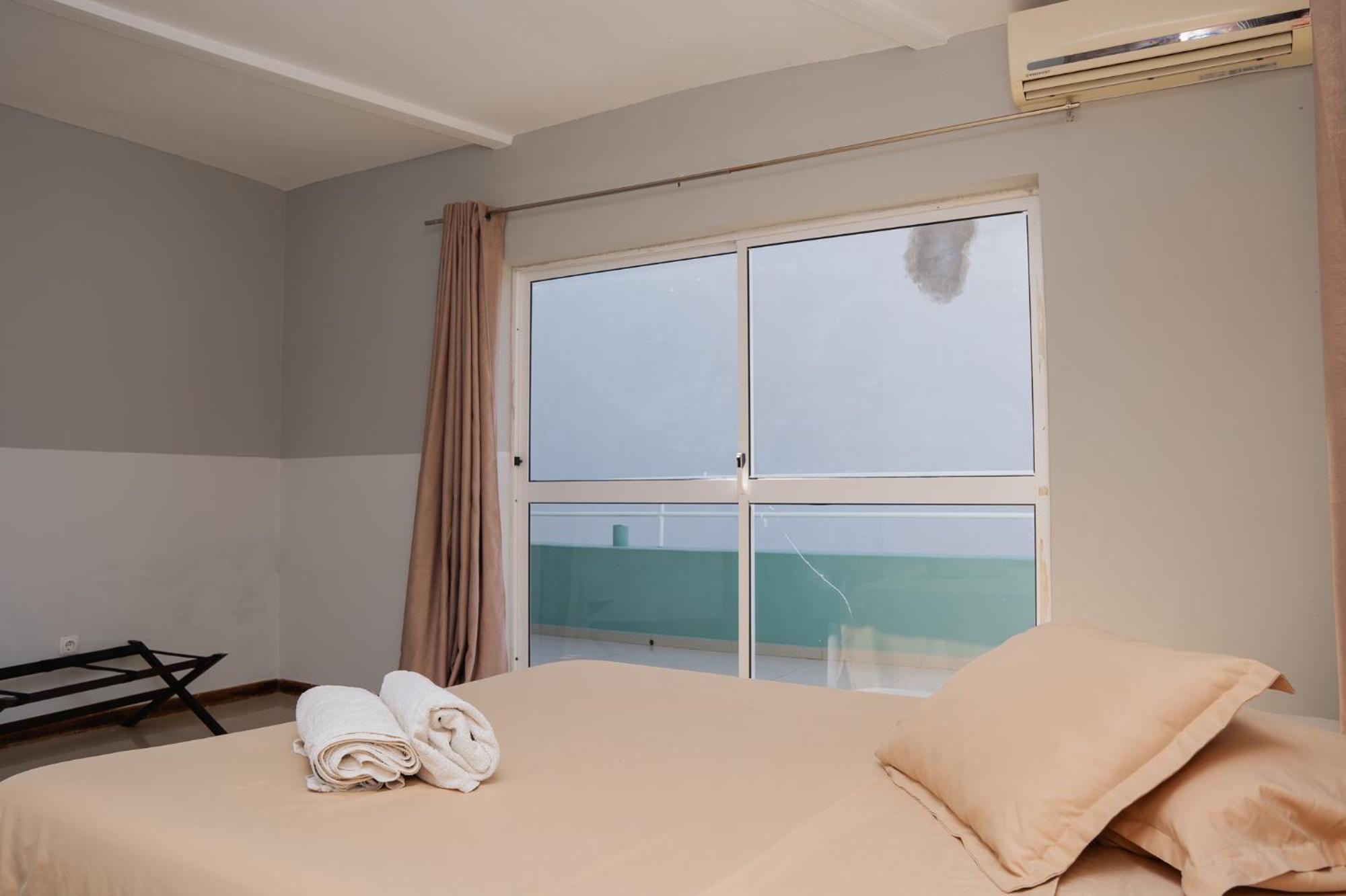 Praia Guest House Bagian luar foto